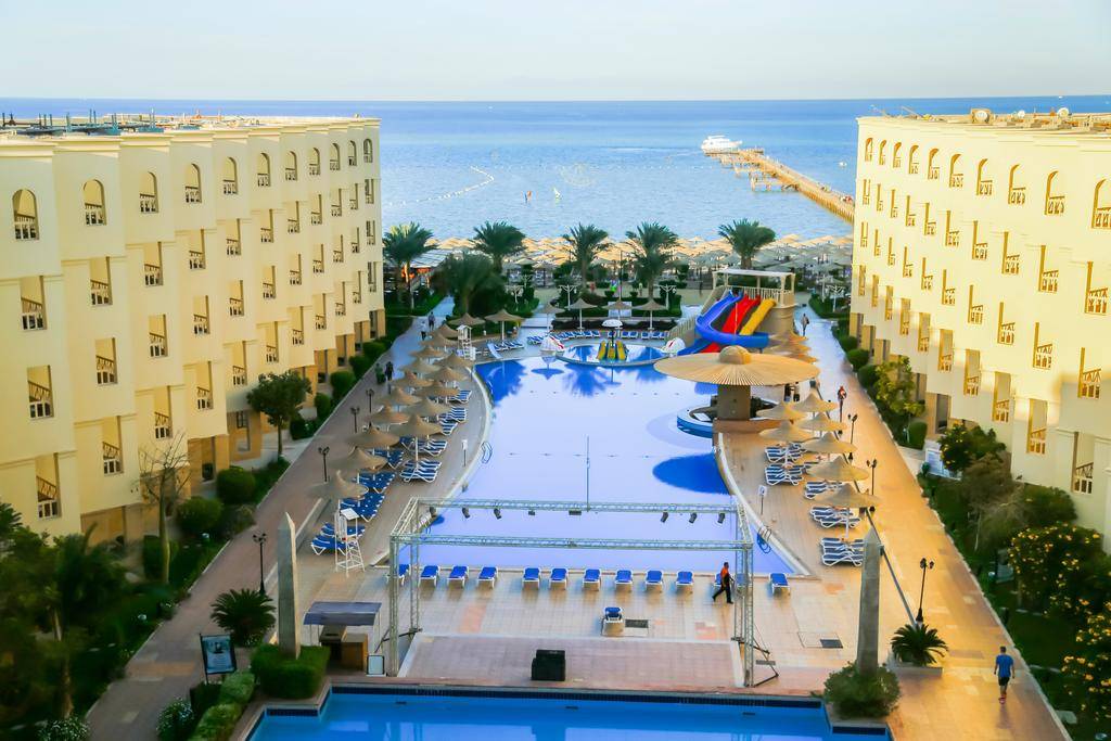 Туры в отель AMC Royal Resort 5*